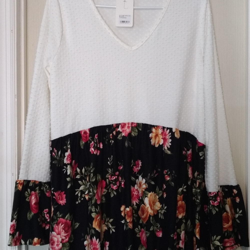 ❌ SOLD ❌ ActPro Floral Top